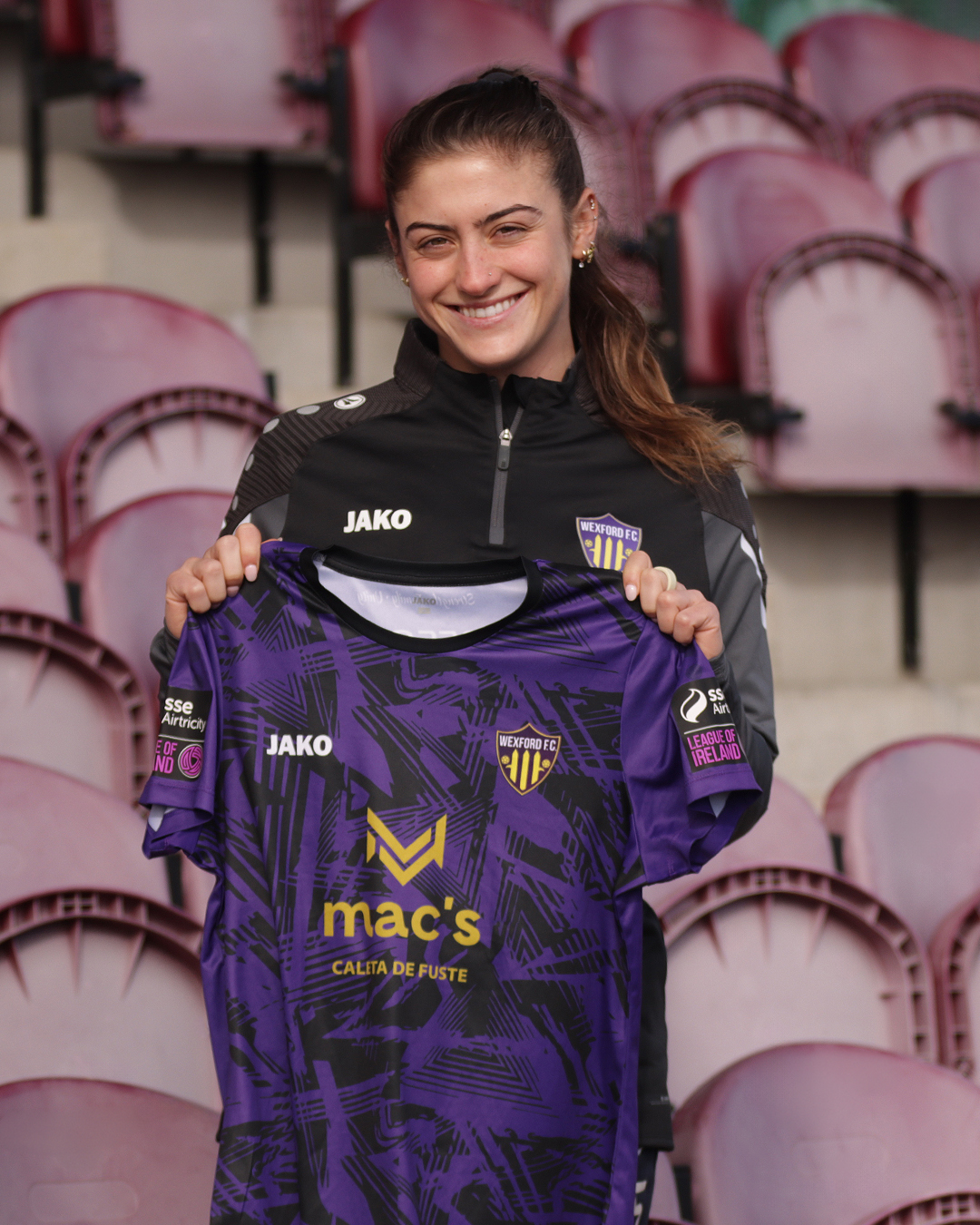 Devon Olive signs for Wexford